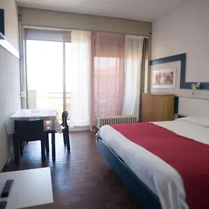 Carducci , Cesenatico Italia
